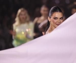 Kendall Jenner pokazała nagie piersi! Najdroższa modelka świata nie kryła wdzieków