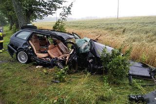 Poważny wypadek na trasie Sobiechy - Ołownik. BMW całkowicie zniszczone! [ZDJĘCIA]
