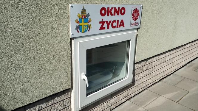 Śląskie: Półroczna dziewczynka zostawiona w Oknie Życia. Rodzice dziecka sami zgłosili się na policję