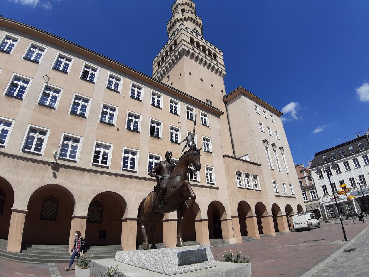 Koronawirus w opolskim ratuszu! Zakażony jest pracownik firmy ochroniarskiej