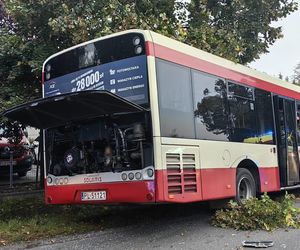 Zderzenie autobusu miejskiego z osobówką w Wilkowicach koło Leszna