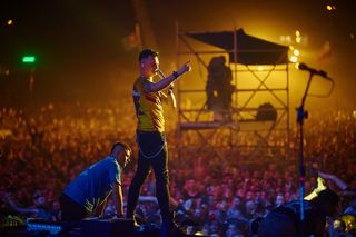 Pol'and'Rock Festival - stworzyliśmy ranking TOP 10 koncertów, które zapisały się w historii wydarzenia. Kultowe pokazy!