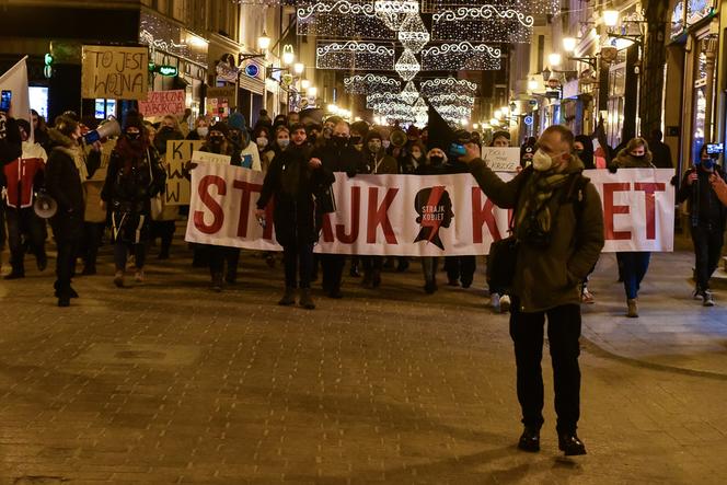 Strajk kobiet w Toruniu - 27-28.01.2021 - zdjęcia z protestów