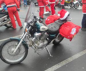 Mikołaje na motocyklach w Manufakturze. Finał corocznej akcji charytatywnej [ZDJĘCIA]