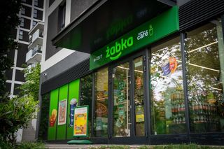 Nowa usługa w Żabce: poprawki krawieckie online