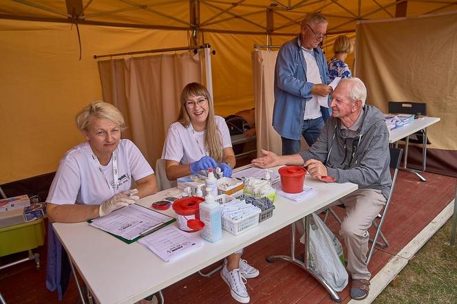 Siedlczanie chętnie korzystali z bezpłatnych badań, porad specjalistów i aktywności na świeżym powietrzu nad zalewem podczas "Pikniku dla serca"