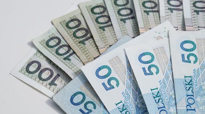 Sejm uchwalił nowelizację ustawy w sprawie waloryzacji emerytur i rent. Znamy kwoty!