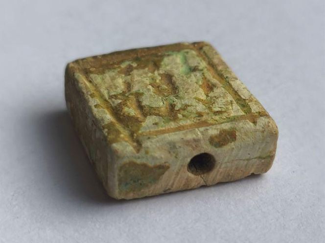 Starożytny amulet w przesyłce z Wielkiej Brytanii
