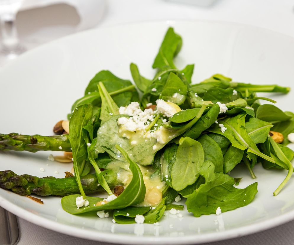 Wzmacniają organizm i świetnie smakują. Przygotowując wiosenne menu nie żałuj sobie tych liści