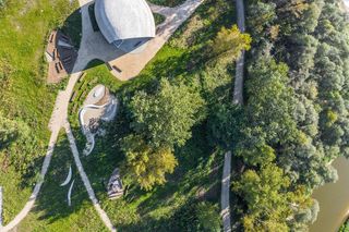 Życie w Architekturze 2025. Pawilon Kamień z polaną edukacyjną na Golędzinowie. eM4. Pracownia Architektury. Brataniec