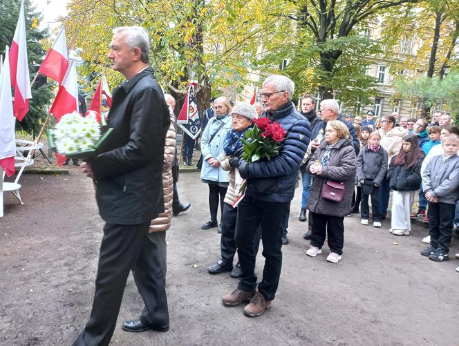 Zapalono znicze dla rozstrzelanych mieszkańców Leszna. W rocznicę tragicznych wydarzeń [ZDJĘCIA]
