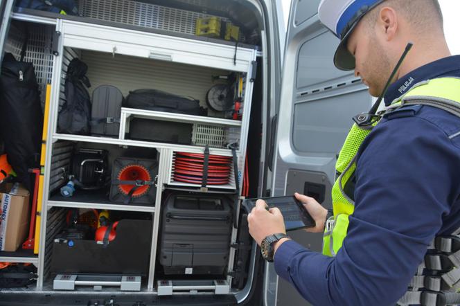 Volkswagen Crafter jako policyjny Ambulans Pogotowia Ruchu Drogowego