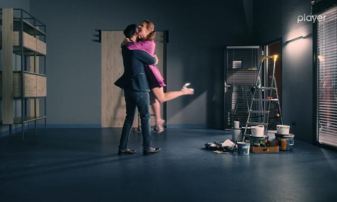 BrzydUla 2 odc. 75. Marek (Filip Bobek), Ula (Julia Kamińska)