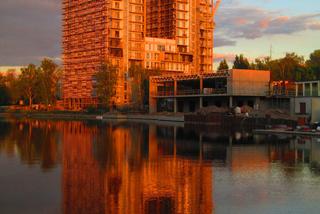 River Tower i wyjątkowy zachód słońca [ZDJĘCIE DNIA]