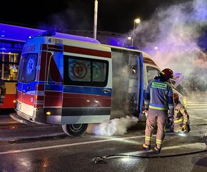 Warszawa. Karetka płonęła na Żoliborzu. W akcji straż pożarna!