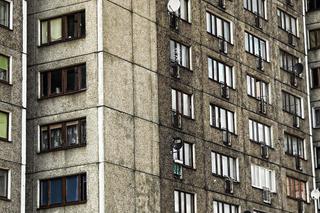 Koszmarna TRAGEDIA w Krakowie. Kobieta wypadła z 15 piętra bloku