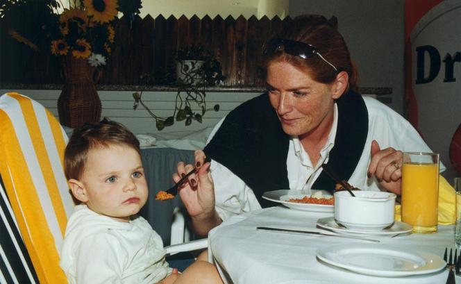 Katarzyna Dowbor z córką w 2001 roku