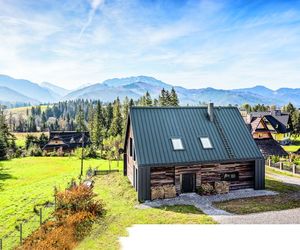 Nowoczesny, widokowy dom – z przeszkleniem, które „robi całe wnętrze”