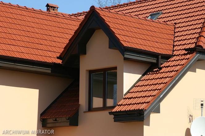 Jak prawidłowo wyliczyć koszty dachu? Jakie elementy trzeba wziąść pod uwagę?