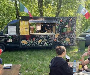 Festiwal Samków Food Trucków w Olsztynie 2024. Nad Ukielem można zjeść dania z całego świata [ZDJĘCIA]