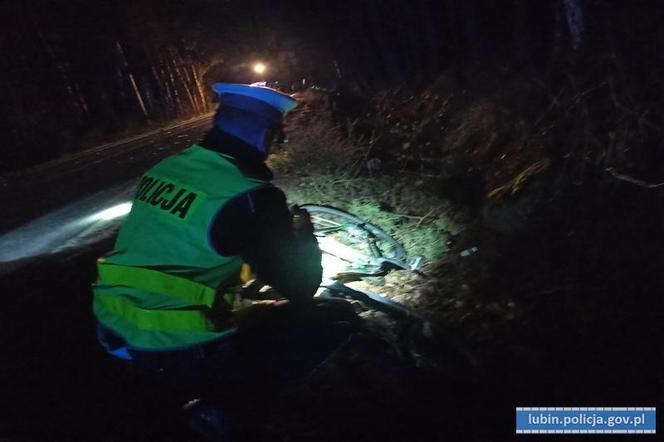 Ojciec nie żyje, 15-letni syn został ranny. W rowerzystów wjechał samochód