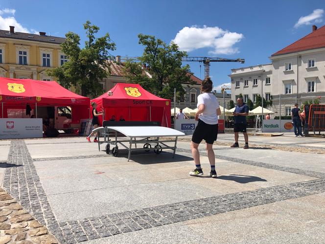 Turniej w teqball na kieleckim Rynku