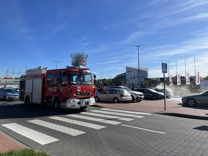 Pożar BMW pod Atrium Copernicus w Toruniu