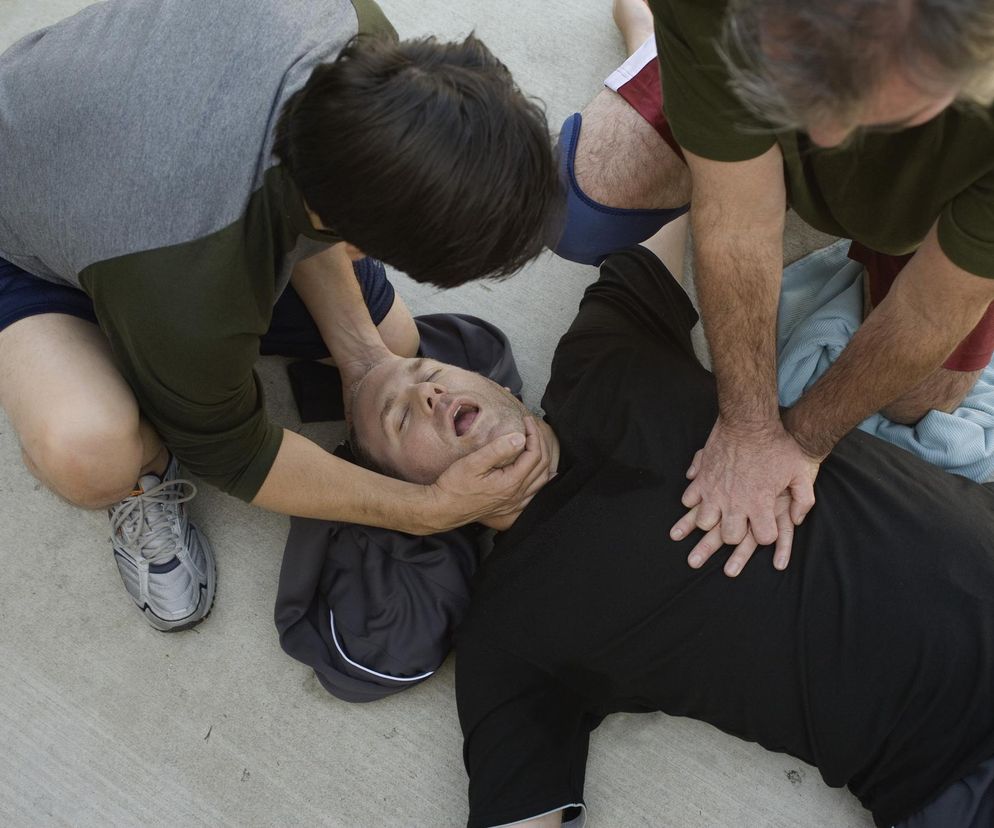 Czuł się świetnie kiedy nagle dostał zawału. “Zatrzymał się na 12 minut”