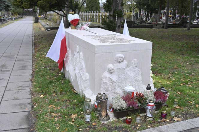 Grób Kornela Morawieckiego na  Powązkach Wojskowych