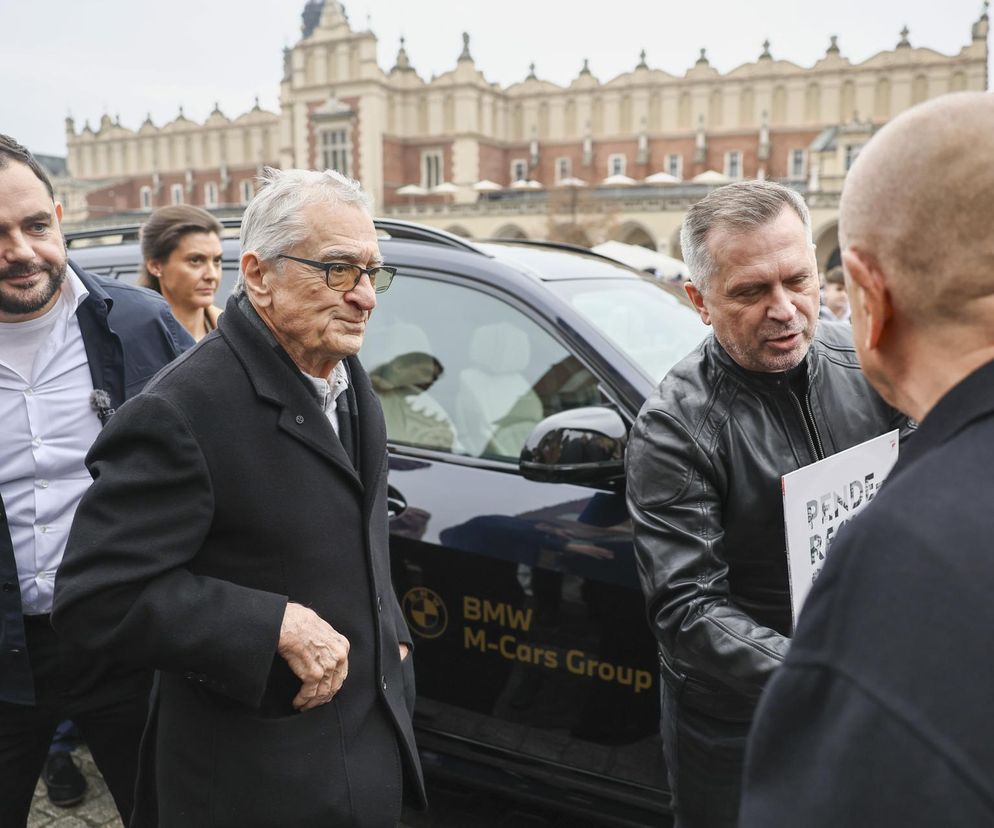 Chciał być jak Robert De Niro? Peugeotem wjechał na Rynek w Krakowie. Interweniowali strażnicy