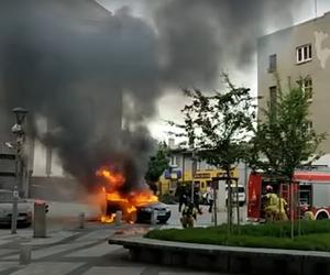 Pożar samochodu w Rybniku. Palił się przed Starym Kościołem