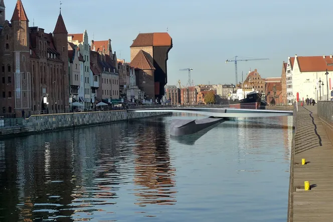 Obrotowa kładka na Motławie