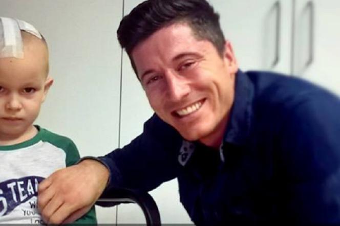 Robert Lewandowski odwiedził małego pacjenta z Helu