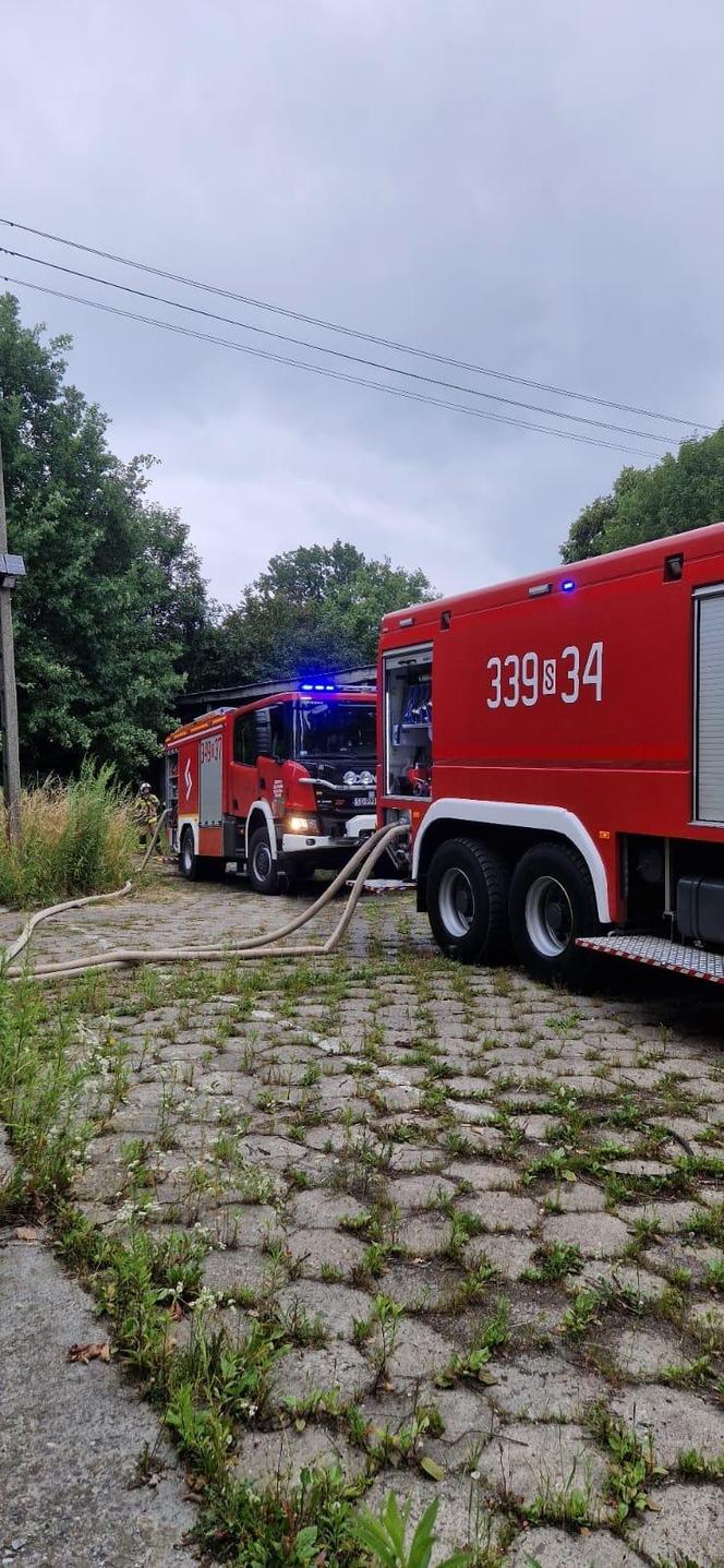 Na niebie widoczne były kłęby dymu. W Bielsko-Białej paliły się wraki samochodów