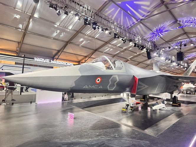  Advanced Medium Combat Aircraft (AMCA)