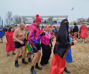 Mazowieckie Morsy otworzyły sezon morsowania 2025/2026 nad zalewem w Siedlcach