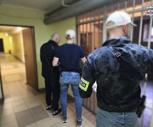 Niedaleko pada jabłko od jabłoni. Ojciec i syn pobili innego kierowcę