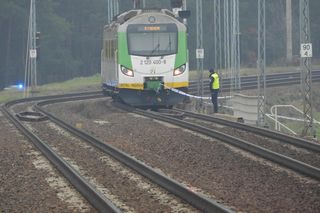 Dziura w torach na strategicznej trasie kolejowej. Zostały wysadzone? Starosta: To akt dywersji, sabotażu