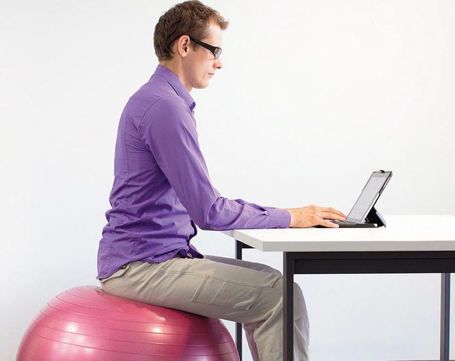 Aktywne siedzenie, czyli ćwiczenia na kregosłup przy biurku