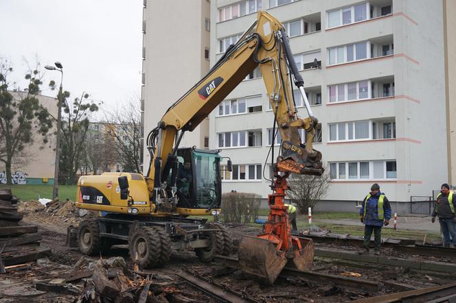 Remont torowiska na ul. Perłowej w Bydgoszczy. Prace nabierają tempa!