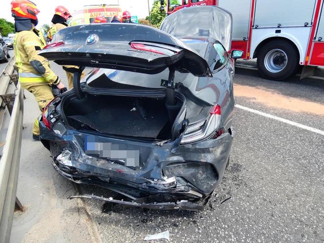 BMW roztrzaskało się na moście