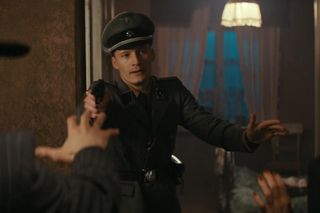 Zatoka szpiegów 2, odcinek 17. Franz (Bartosz Gelner), Engel (Michał Balicki), Greta (Karolina Kominek)