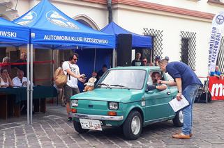 XX Podkarpacki Rajd Pojazdów Zabytkowych - konkurs elegancji na Rynku w Rzeszowie