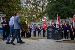 W Ursusie odsłonięto pomnik. Upamiętnia ofiary wielkiej katastrofy kolejowej