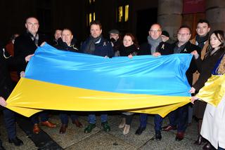 Warszawa solidarna z Ukrainą. Trzaskowski na wiecu RELACJA