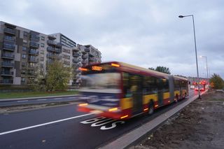 Jest nowy buspas w Warszawie. Pasażerowie szybciej dotrą do metra