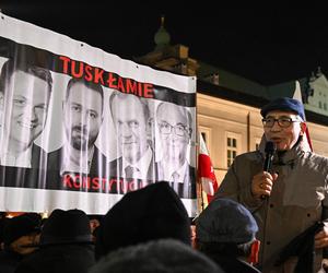 Protest pod Pałacem Prezydenckim