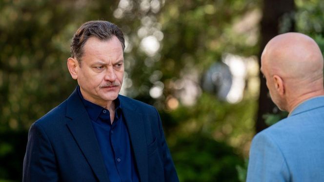 Barwy szczęścia odc. 3238. Robert Stefaniak (Paweł Ławrynowicz), Bazylow (Andrzej Szeremeta)