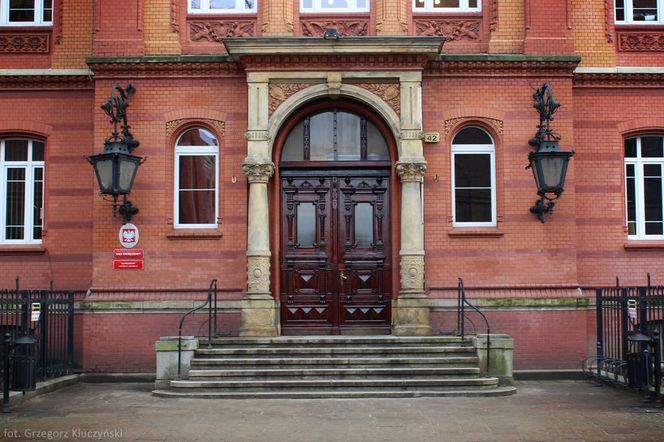 Gangsterskie porachunki i mężczyzna oblany kwasem w centrum miasta. Oskarżony się nie przyznał i złożył nietypową propozycję