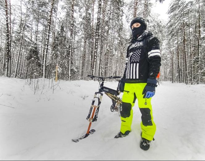 Genialny wynalazek! Na Śląsku powstał rower z silnikiem i... płozą. Można nim jeździć po śniegu [ZDJĘCIA, WIDEO]